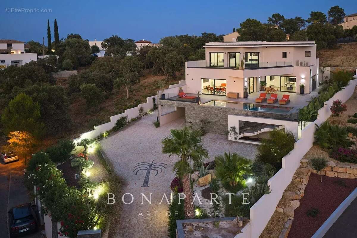 Saint-aygulf exclusivite : villa contemporaine neuve – position dominante – vue sur la forêt - photo 17