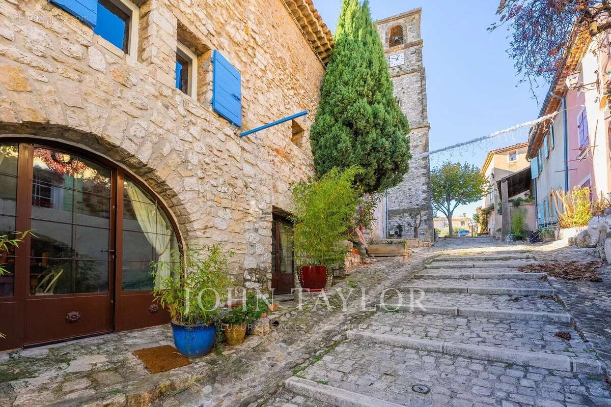 Maison à VENTABREN