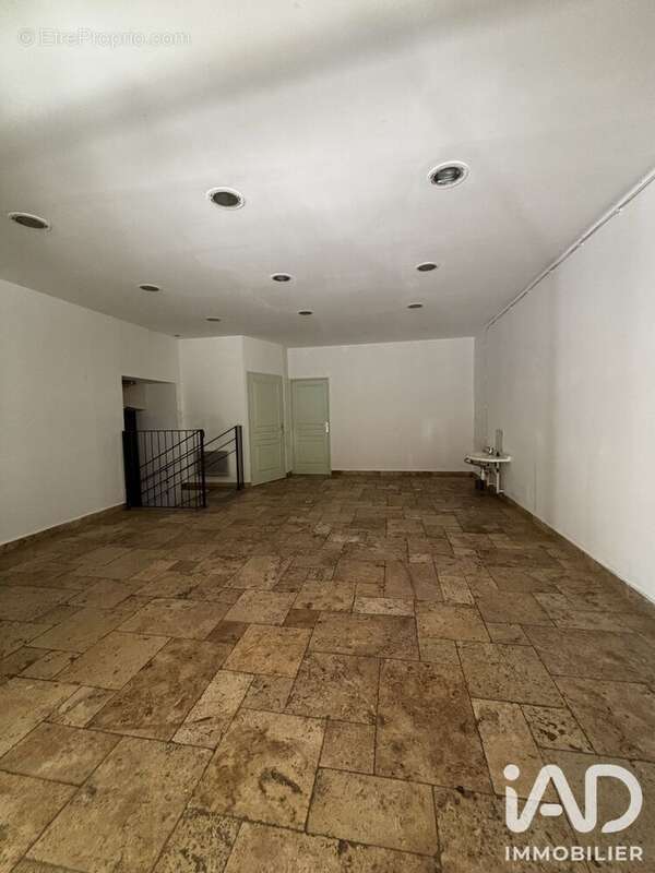 300 m² à Pelissanne  - photo 7