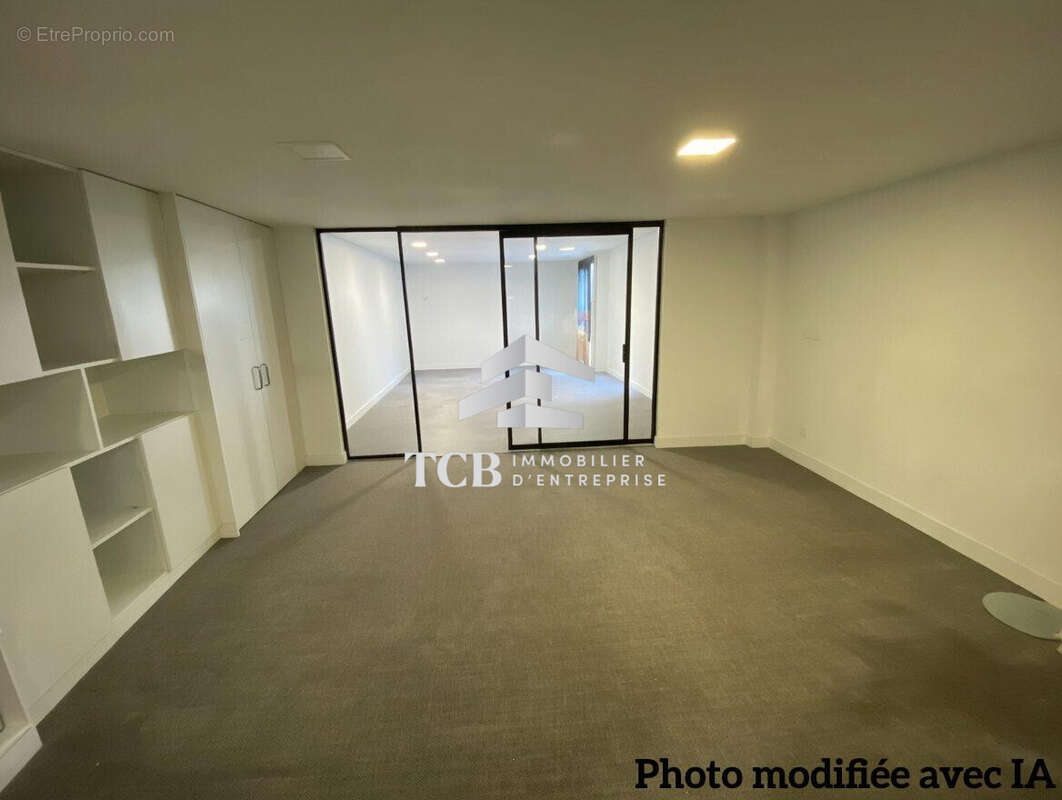 Photo modifiée avec IA - Commerce à LES SORINIERES