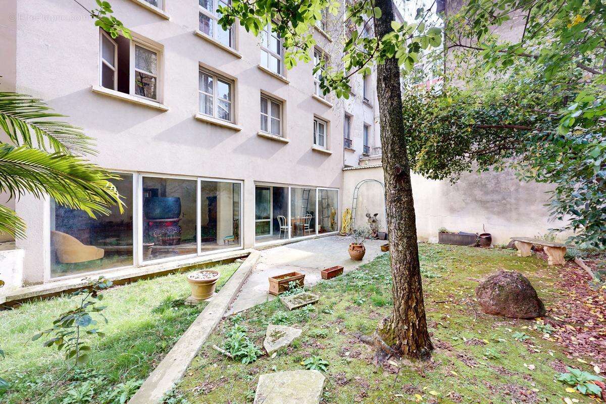 Appartement à PARIS-14E