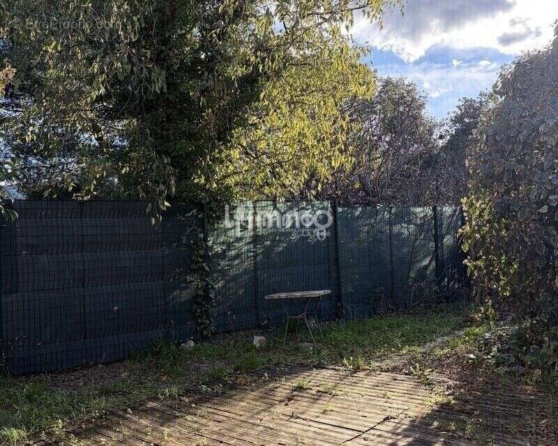 Maison de 101m2 à rénover sur sa parcelle de 500m2 - St Menet 13 - photo 10