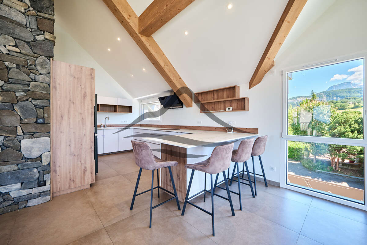 Maison à MONTAGNOLE