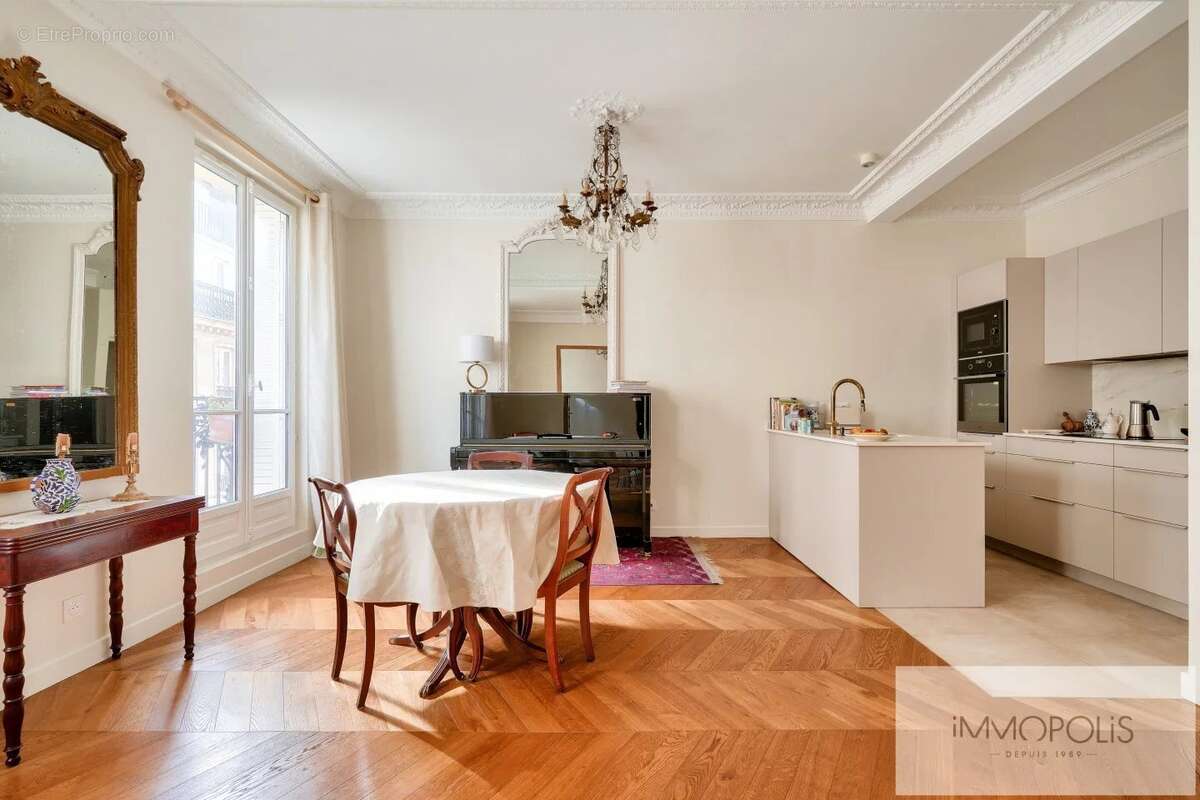 Appartement à PARIS-18E