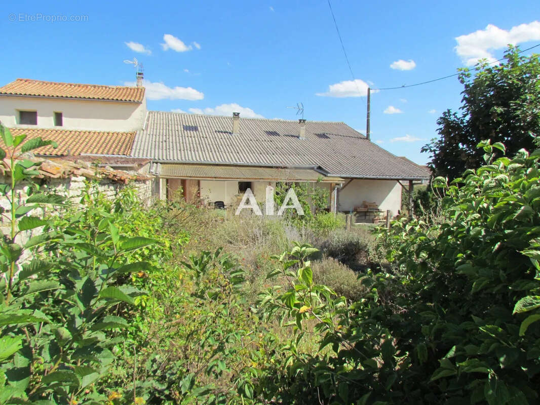 Maison de village avec bâtiment agricole proche de chef Boutonne - photo 22