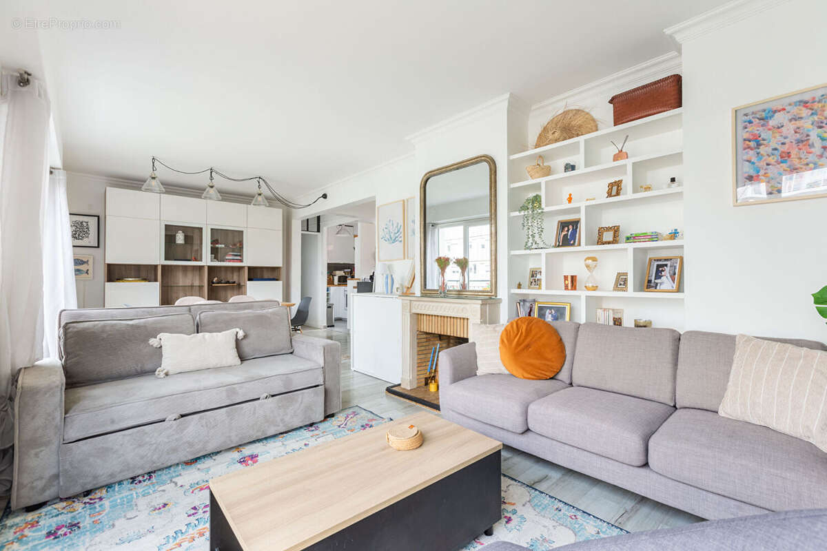 Appartement à COURBEVOIE