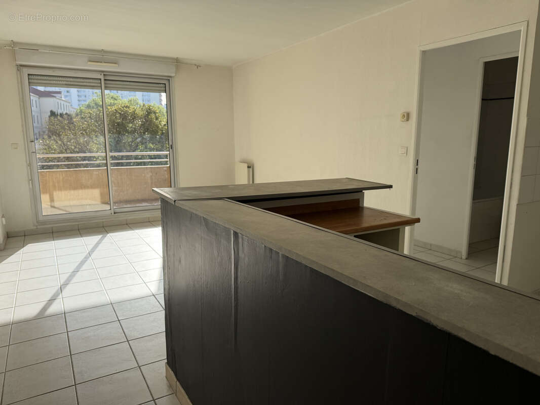 Appartement à MARSEILLE-3E