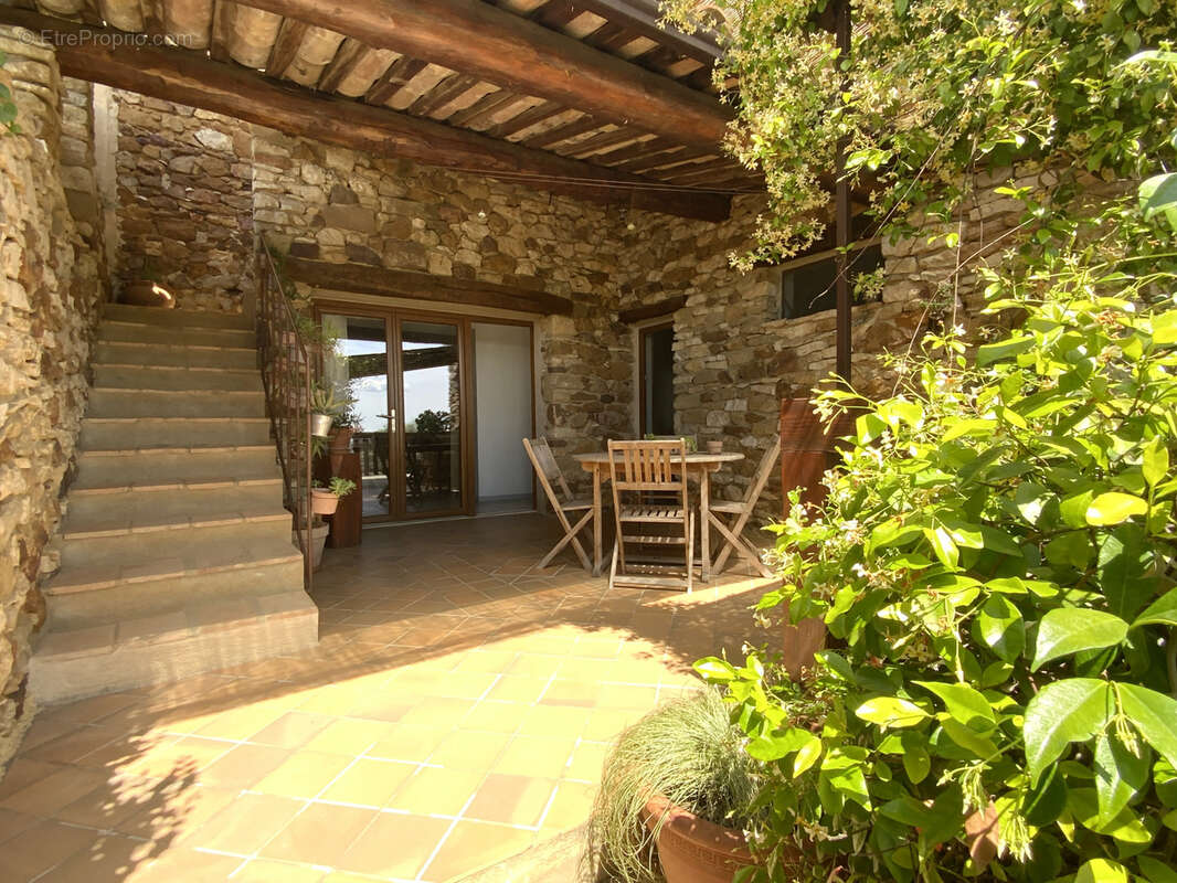 Charmante maison de village en pierre avec terrasses et vue. - photo 12