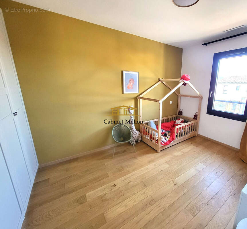 Maison à VIC-LA-GARDIOLE