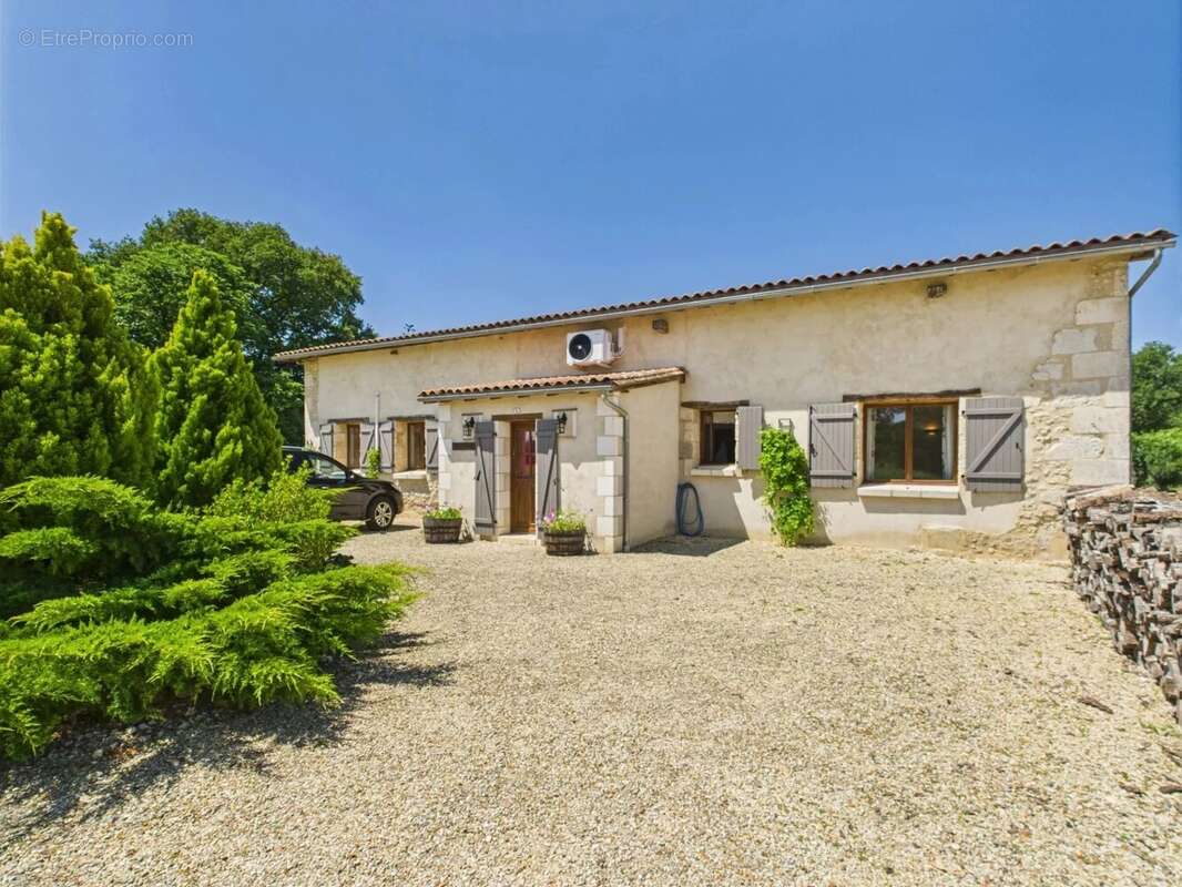 Maison à AUBETERRE-SUR-DRONNE