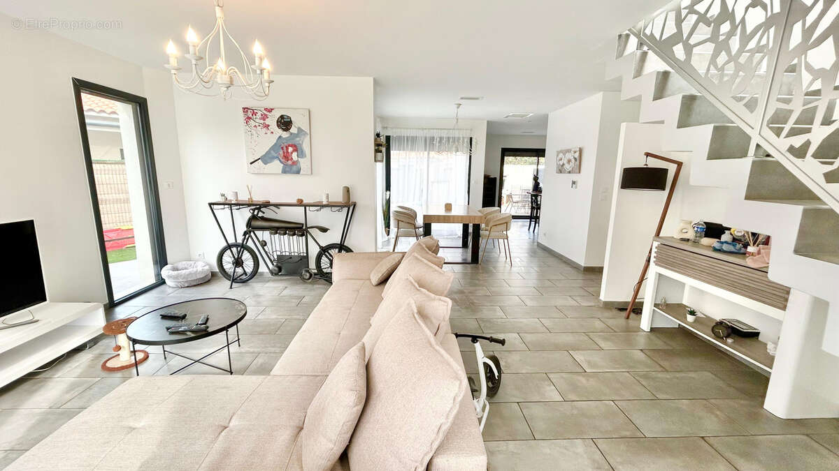 Maison à SAINT-ESTEVE