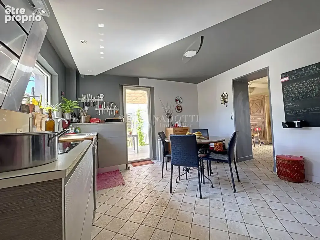 Maison de village T3 avec terrasse et jardin env.140 m2 au calme - Cadenet - photo 6