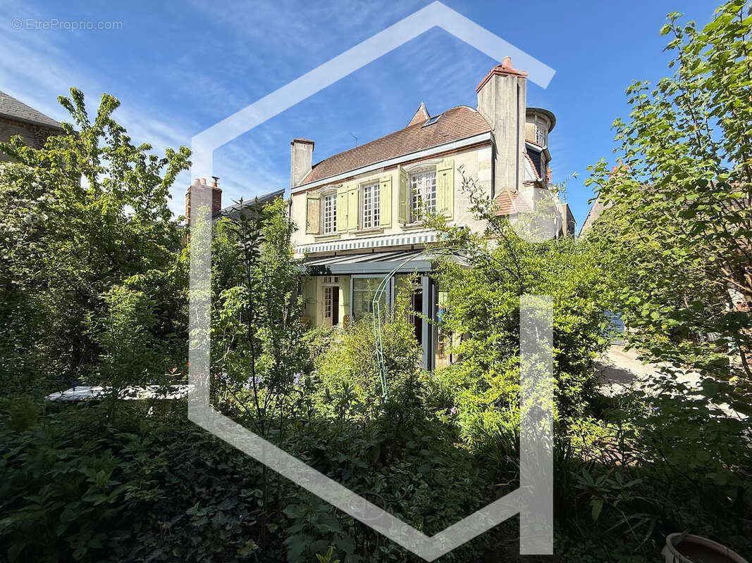Maison à COSNE-COURS-SUR-LOIRE