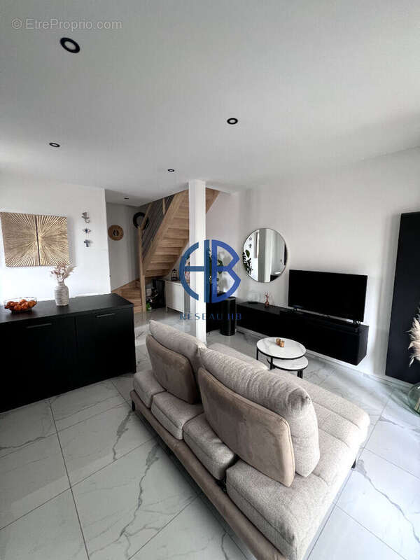 Appartement à COLOMBIER-SAUGNIEU