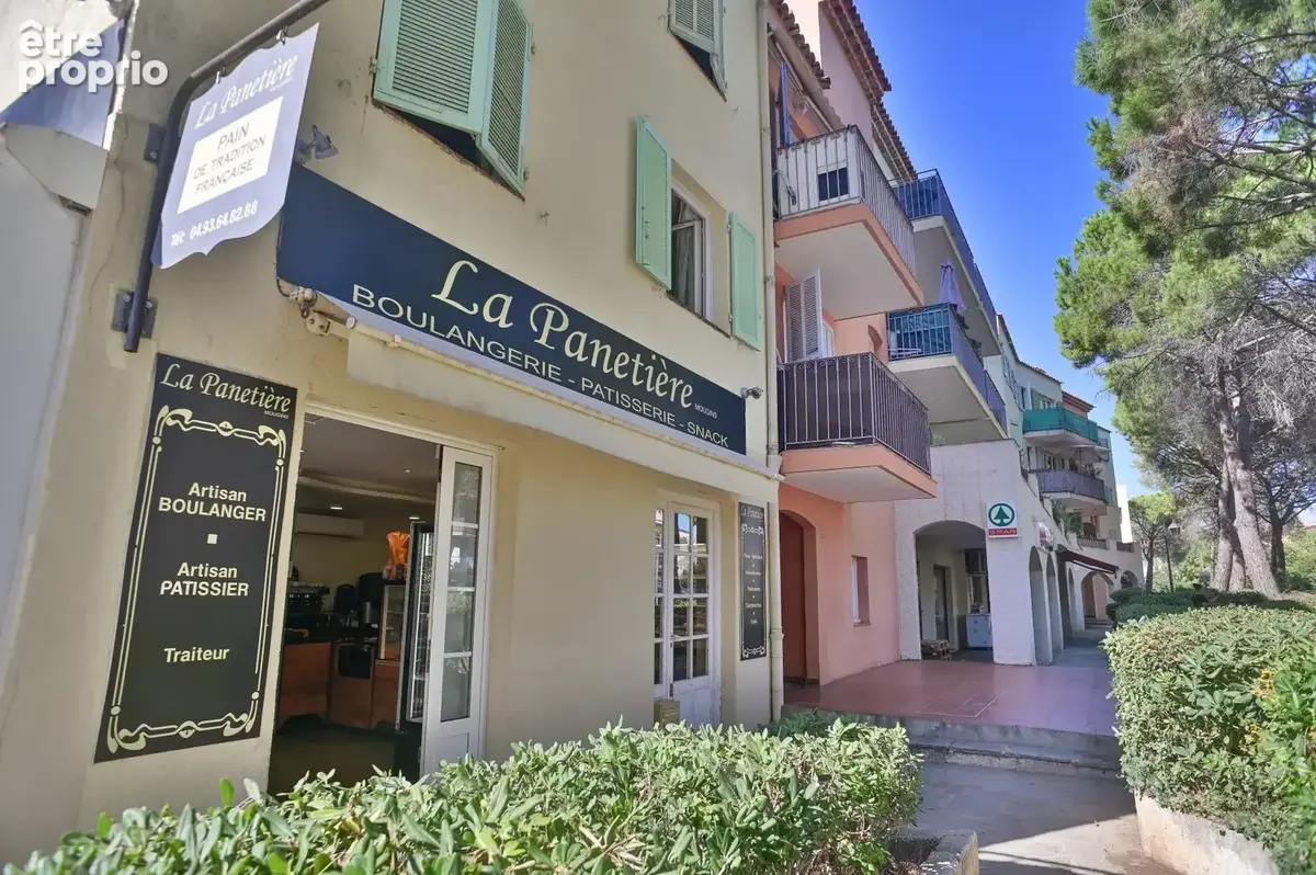 Mougins-le-Haut - 2P avec terrasse, 2 parkings et cave - Place des Arcades - photo 7