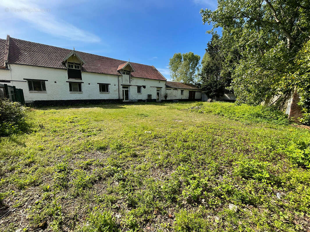 Commerce à LAMBRES-LEZ-DOUAI