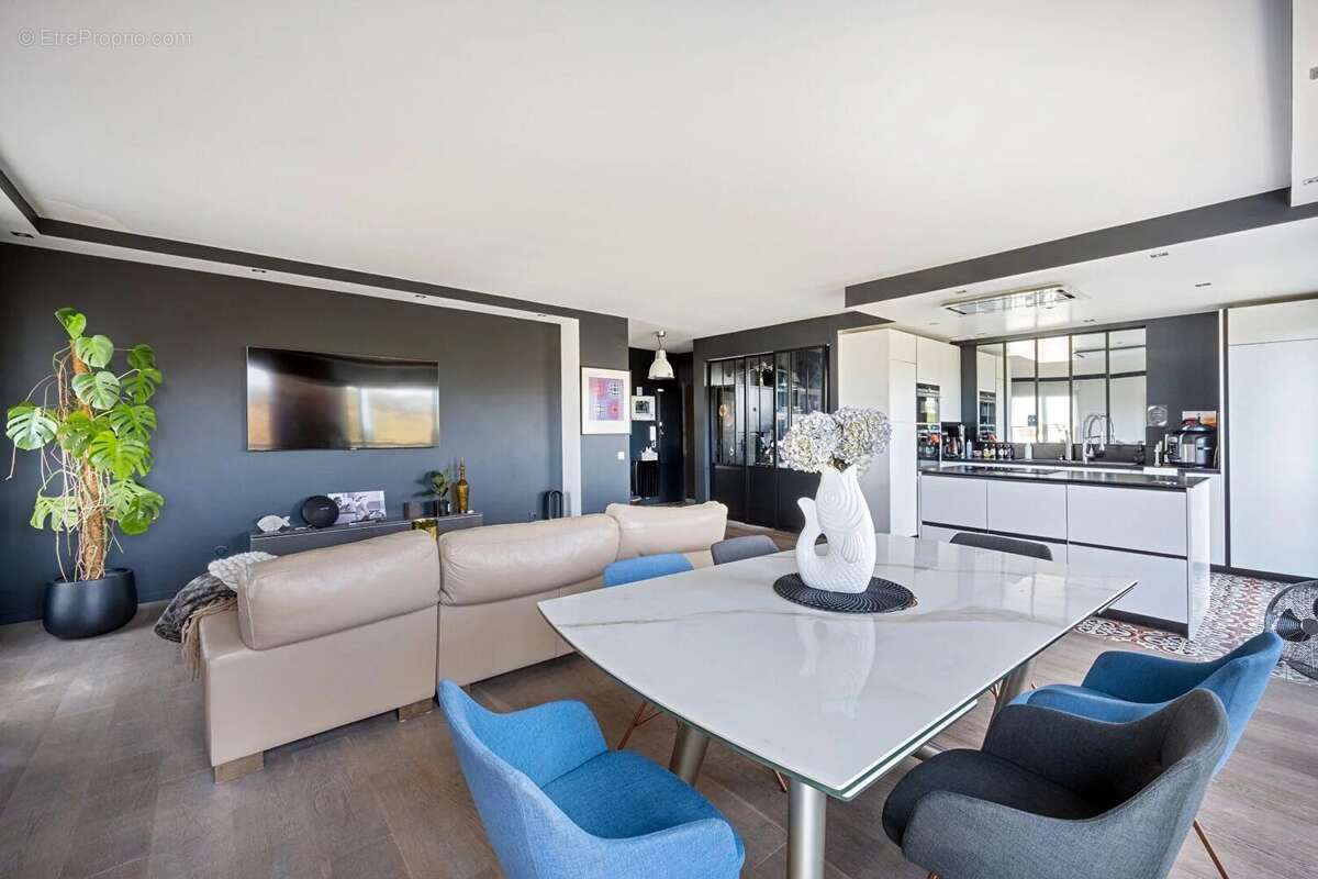 Appartement à CHARENTON-LE-PONT