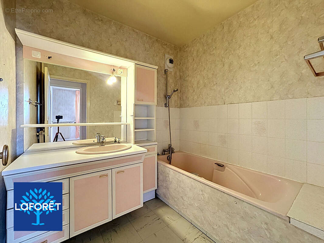 Appartement Evry-Courcouronnes 3 pièces 60m² + 2 boxes + cave - photo 8