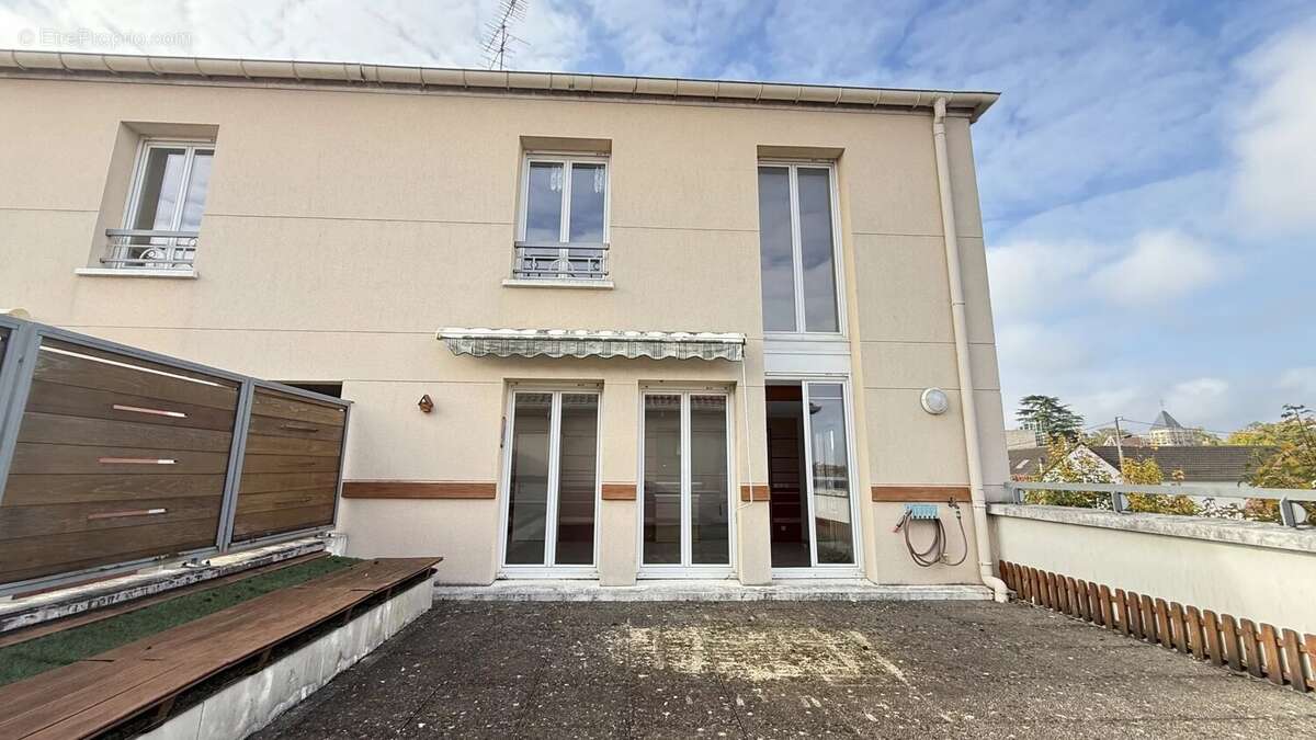 Appartement à EZANVILLE