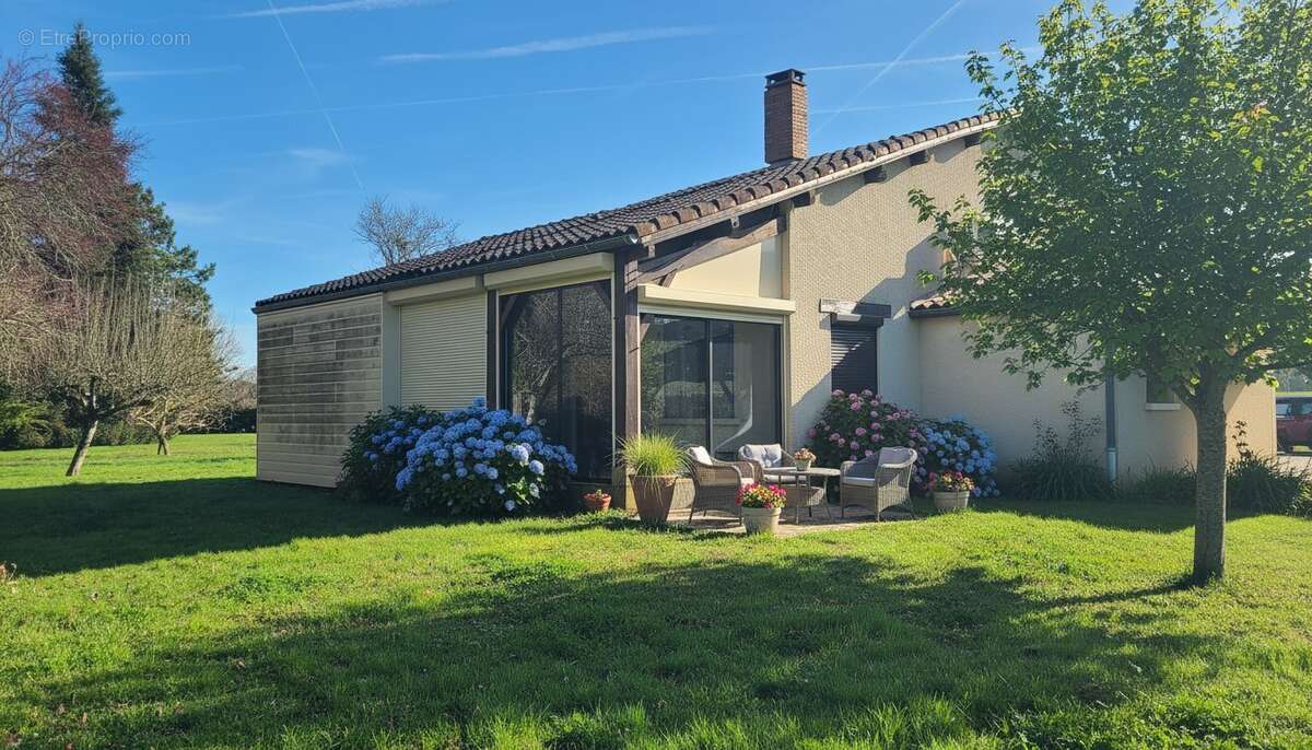 Maison à TREJOULS