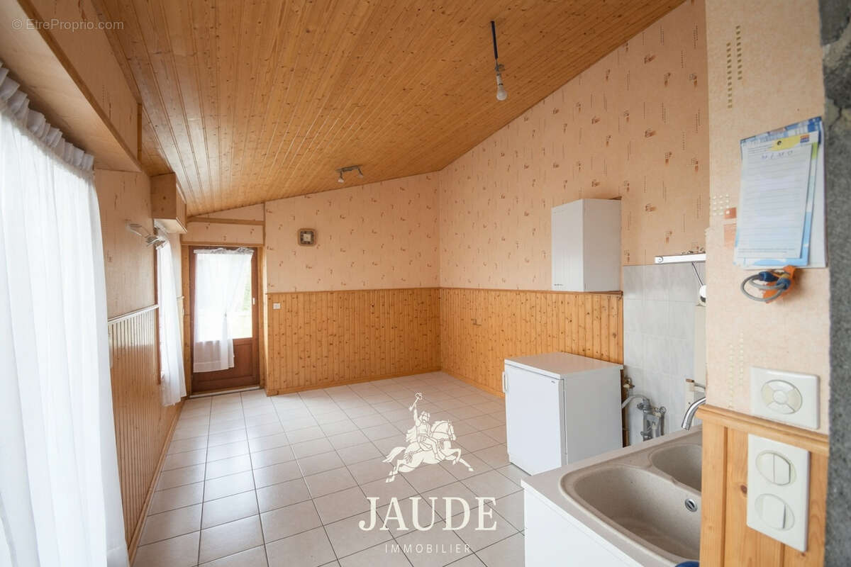 Maison de bourg avec GRANGES, garage et jardin   70 route du Puy de Dôme, La Font de l’Arbre, Orcines - photo 5
