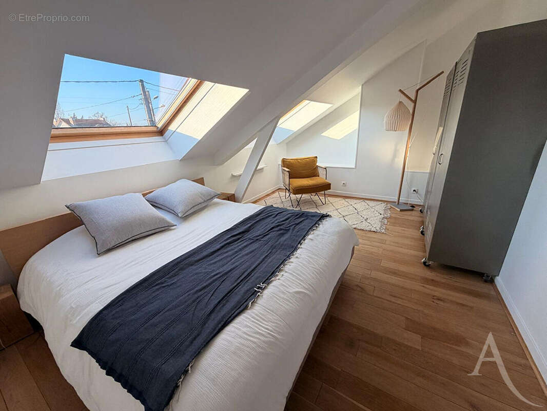 Maison à SAINTE-GENEVIEVE-DES-BOIS