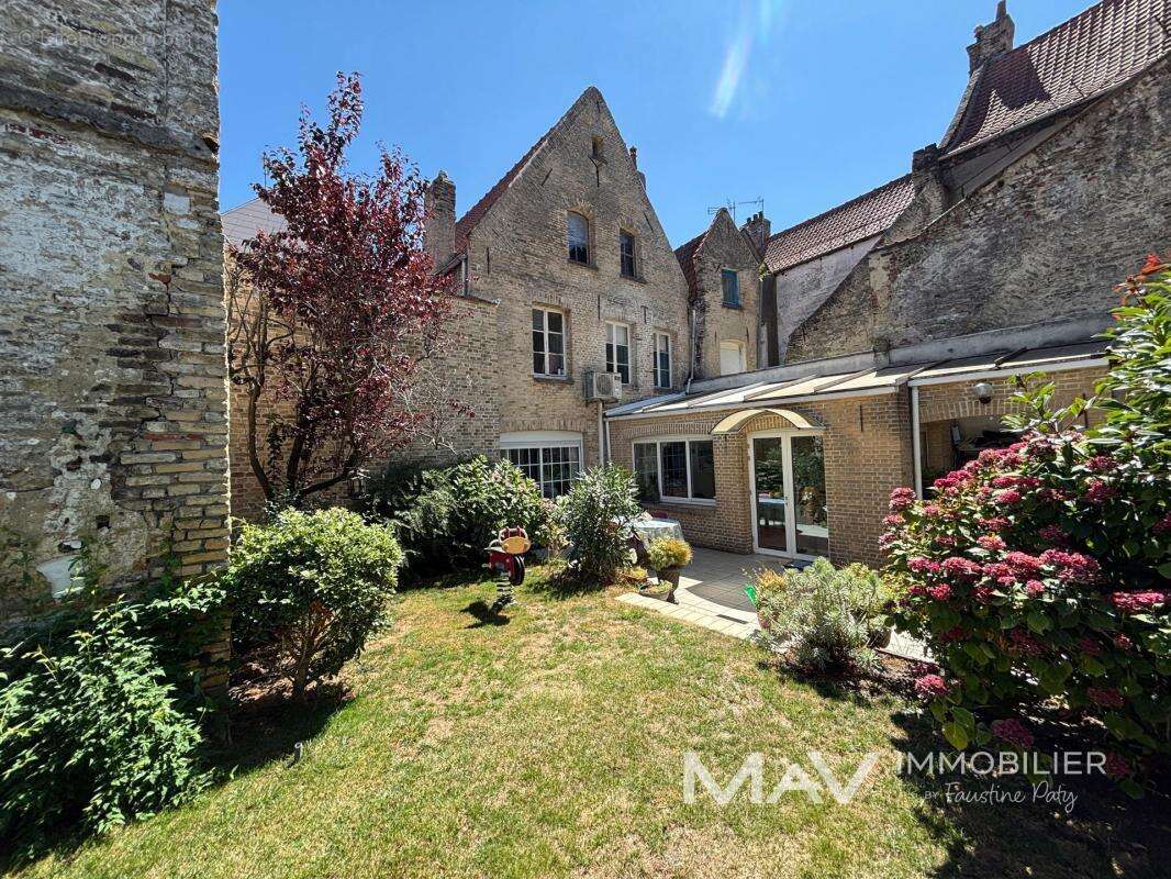 Saint-omer - maison de 185m² - local commercial et habitation - photo 2