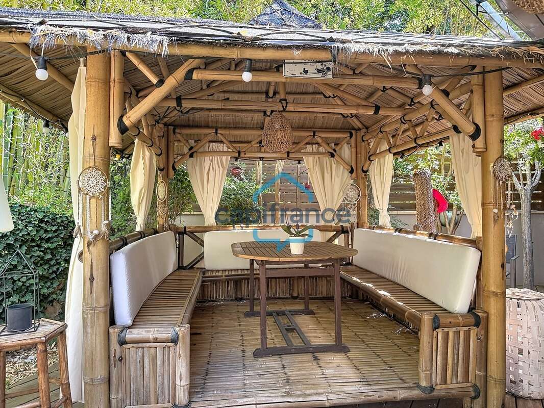 A vendre  Anduze Mas en pierre 10 pièces 446 m2 dont 1 appart.132m2 + Piscine et Bassin naturel parking 20 voitures - photo 4