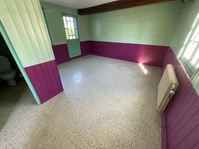 Commerce à LA SAUSSAYE