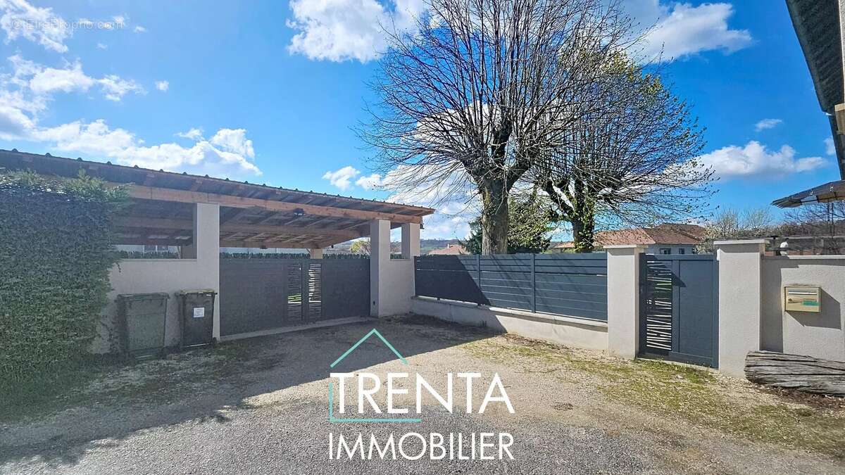 Maison à LES ABRETS