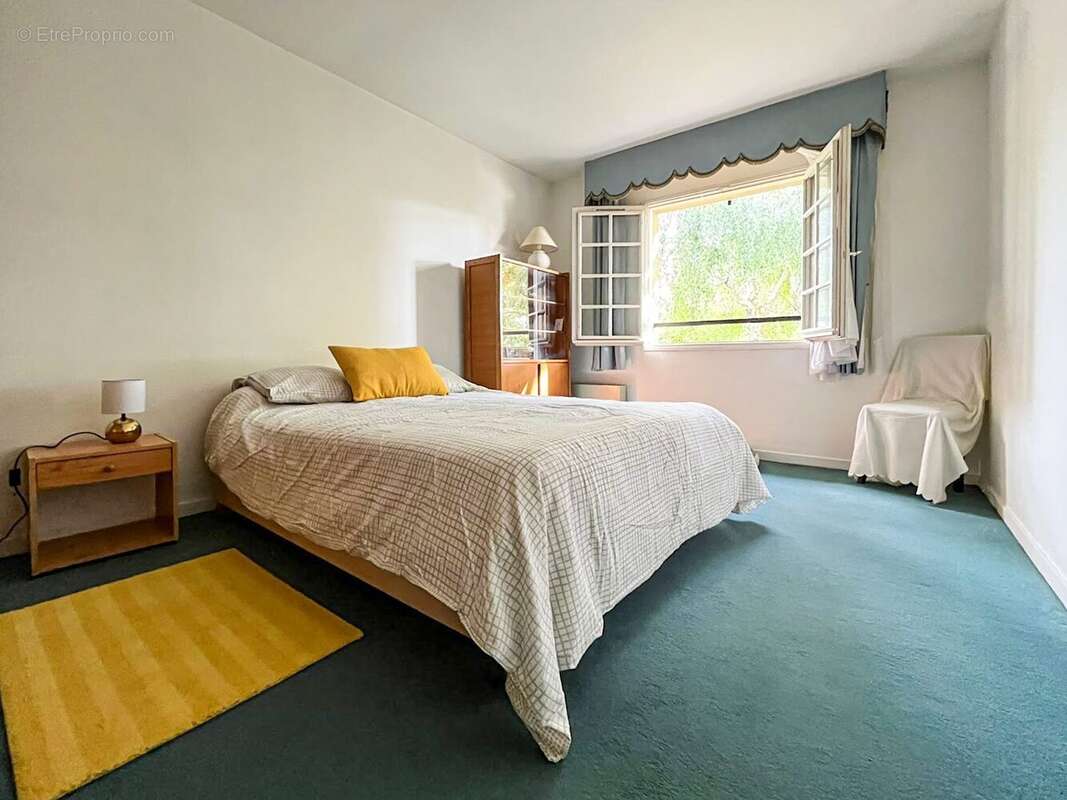 Maison à LES CLAYES-SOUS-BOIS