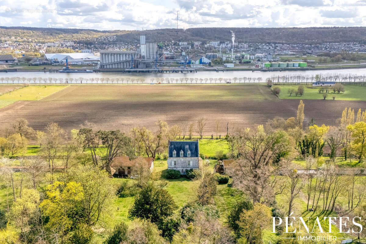 Maison à HAUTOT-SUR-SEINE