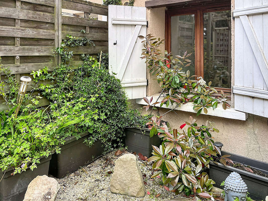 Appartement à NEAUPHLE-LE-CHATEAU