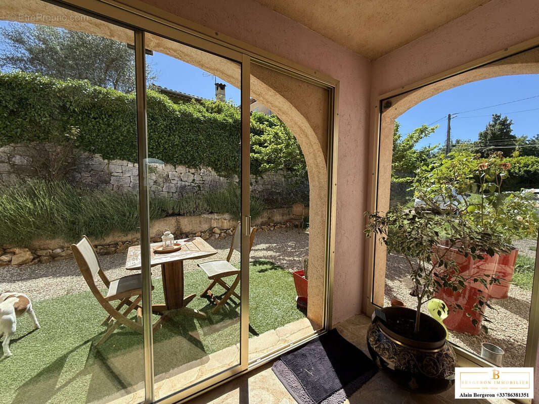 Maison à SAINT-CEZAIRE-SUR-SIAGNE