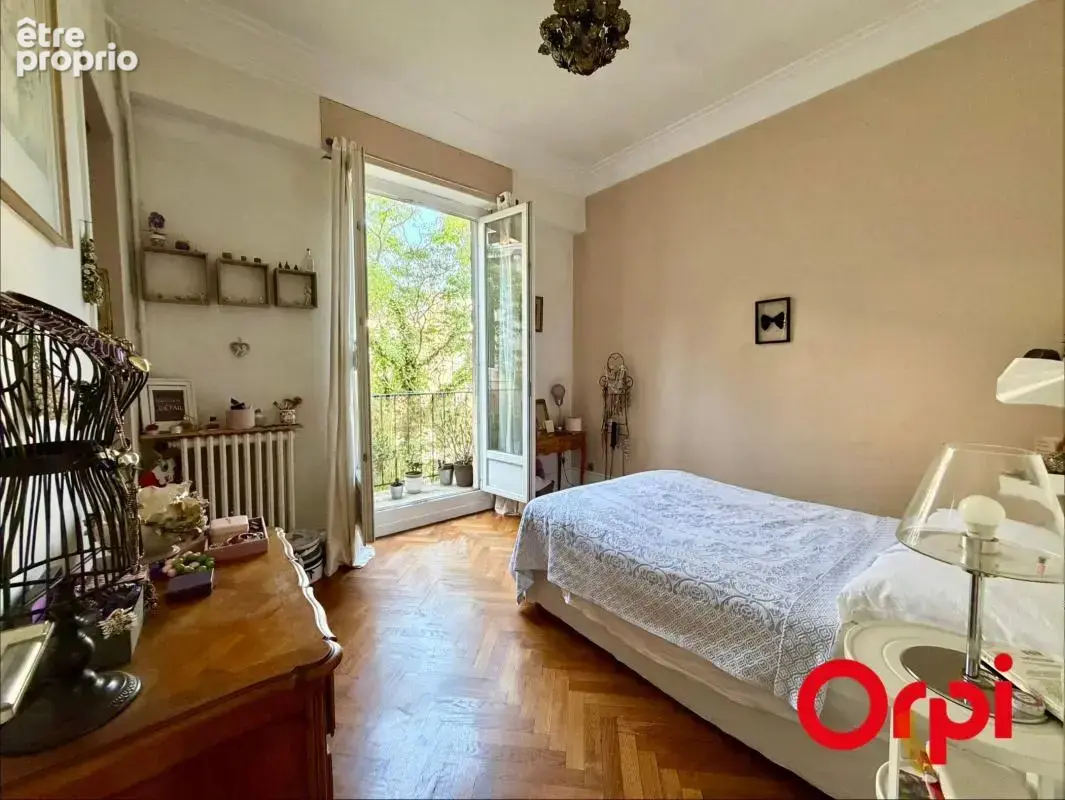 Appartement T4/5 lumineux de 122m² avec balcon et stationnement 13001 - photo 10