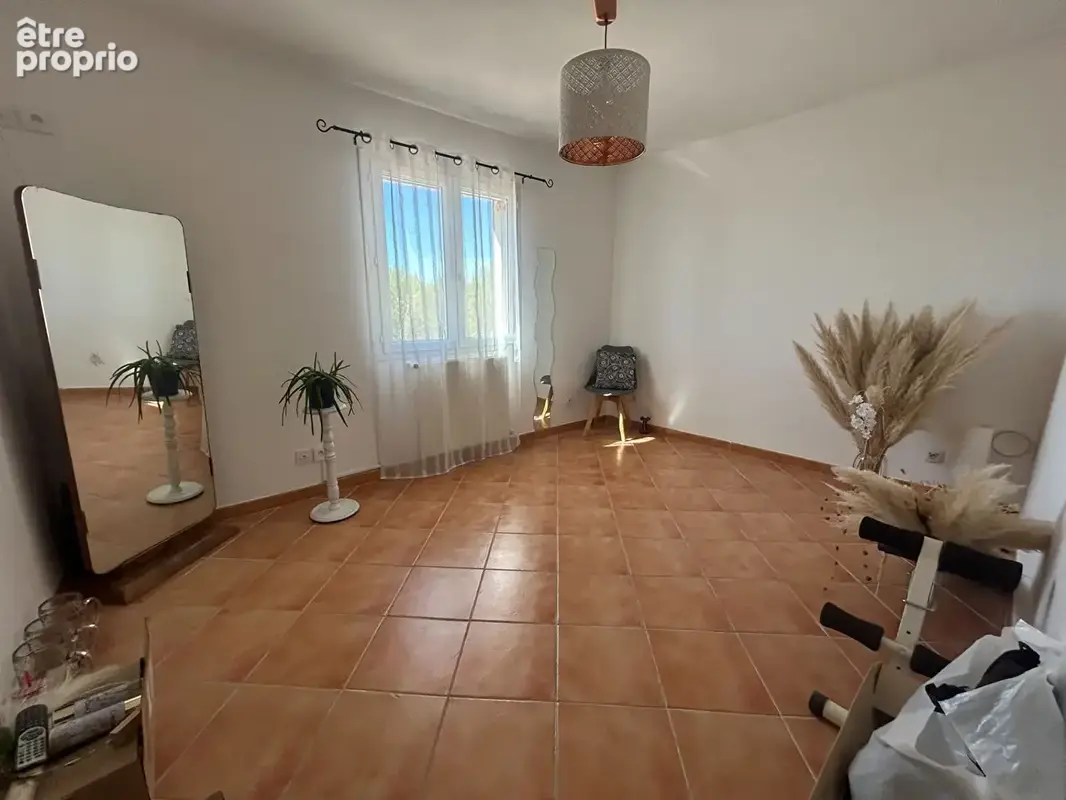 LA ROQUEBRUSSANNE : Maison 168m² sur 4090 m² de terrain avec piscine et nombreuses dépendances - photo 8