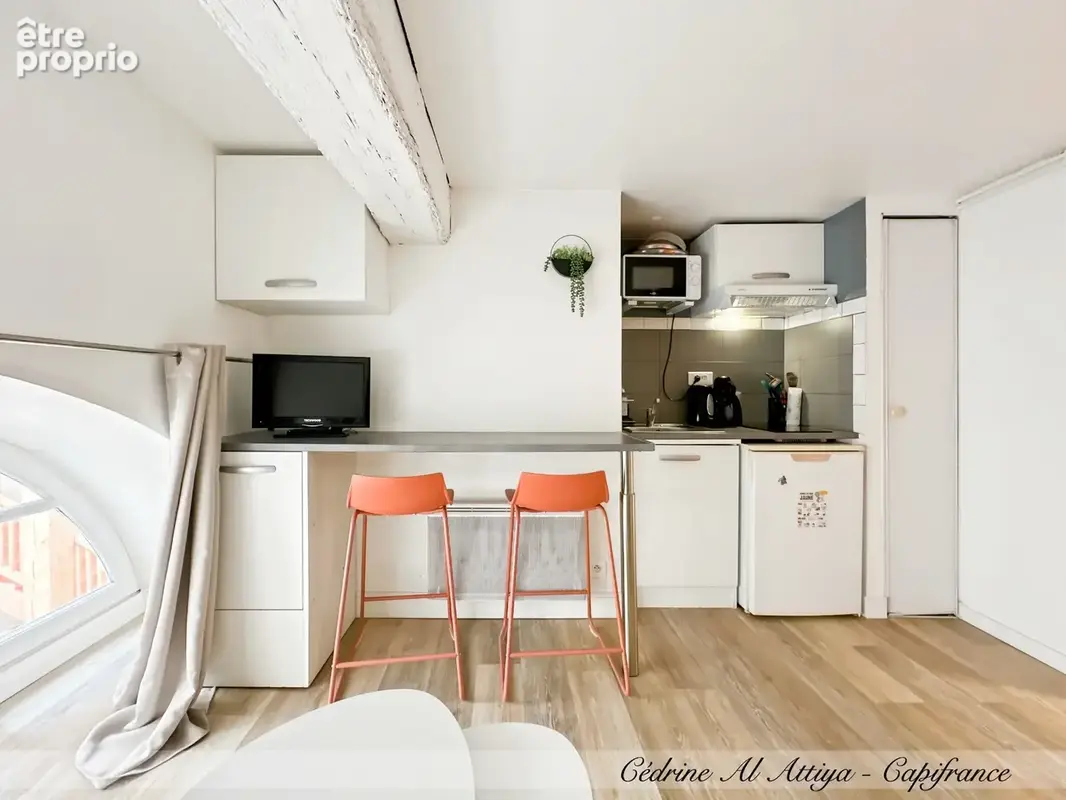 LA ROCHELLE, centre historique, STUDIO MEUBLÉ et rénové de 16m2, 1er étage, local à vélos - photo 3