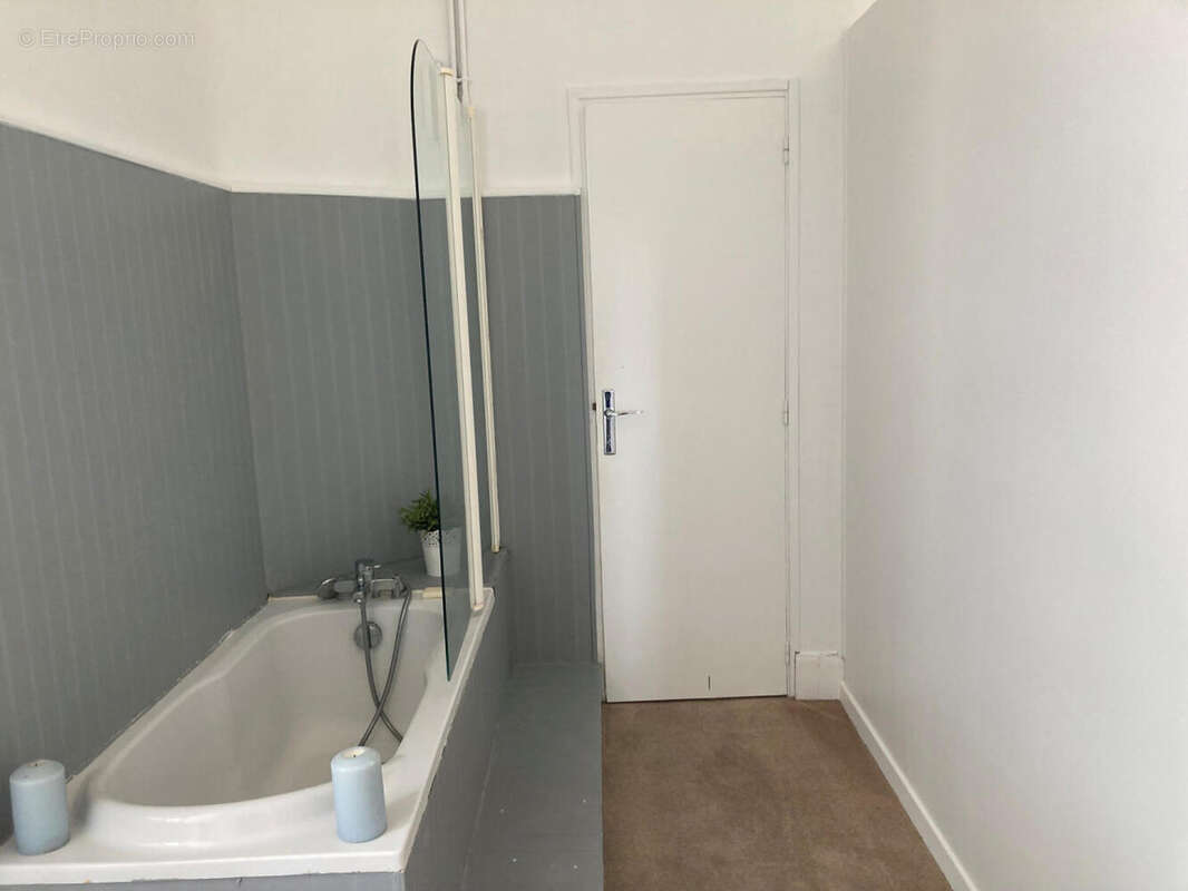 sdb - Appartement à ARCAMBAL