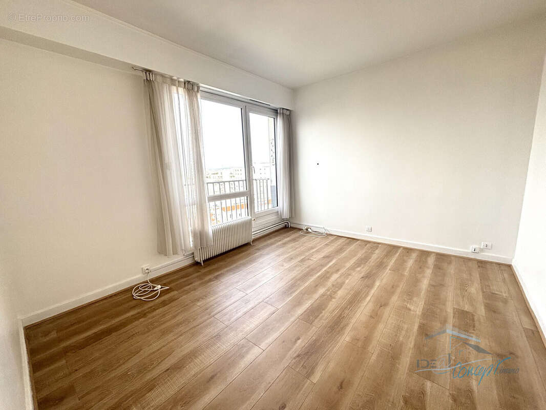 Appartement à COURBEVOIE