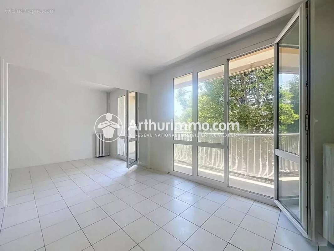 F4 avec balcon-park+cave - photo 3