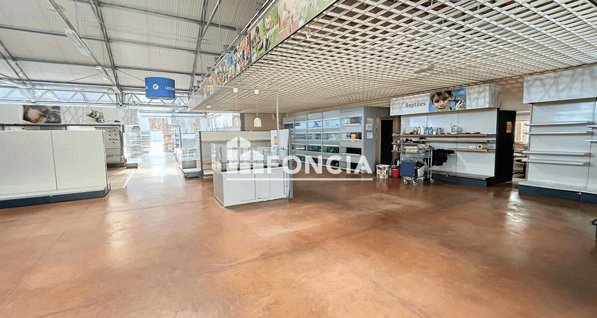 Commerce à LA LANDE-PATRY