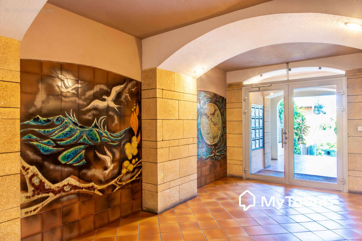 Appartement à SAINT-LAURENT-DU-VAR