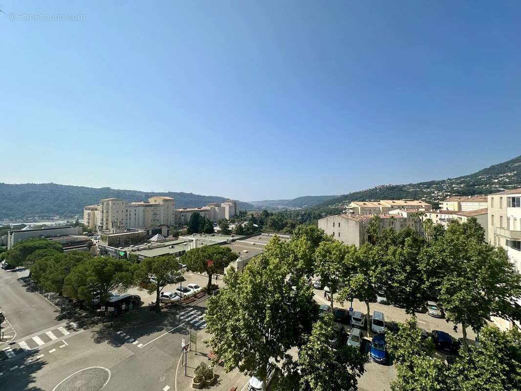 Appartement à CARROS