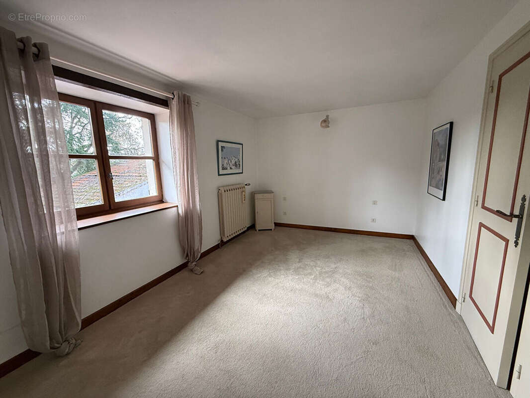 Maison à COMMELLE-VERNAY