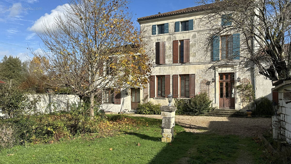 Maison à AUTHON-EBEON