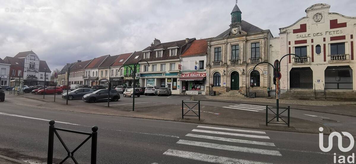 Photo 1 - Commerce à PERNES