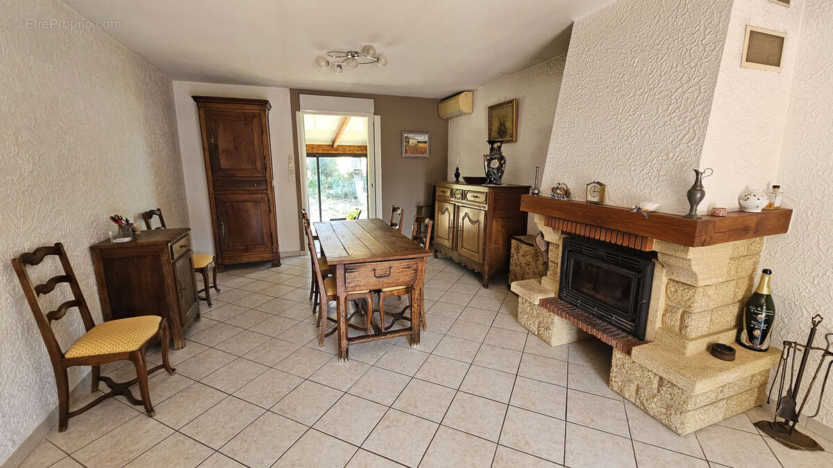 Maison à BAGNOLS-EN-FORET