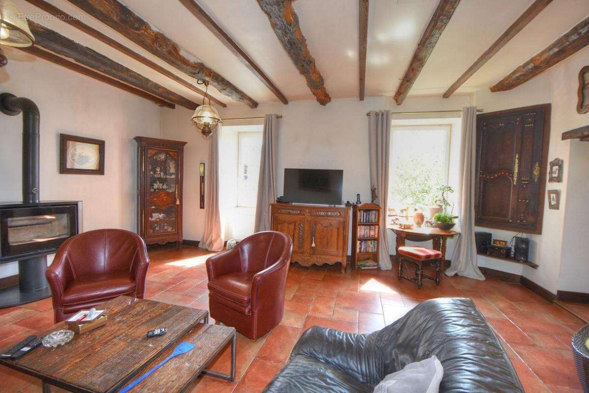 Maison à LA ROCHE-DERRIEN