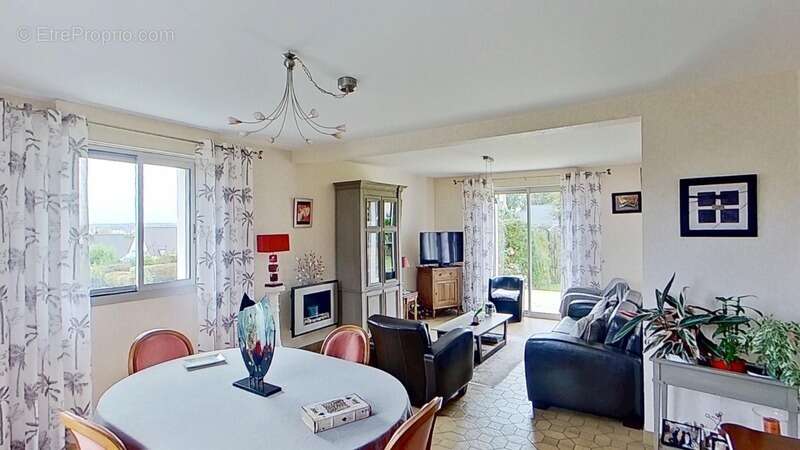 Maison à SAINT-MARTIN-DES-CHAMPS