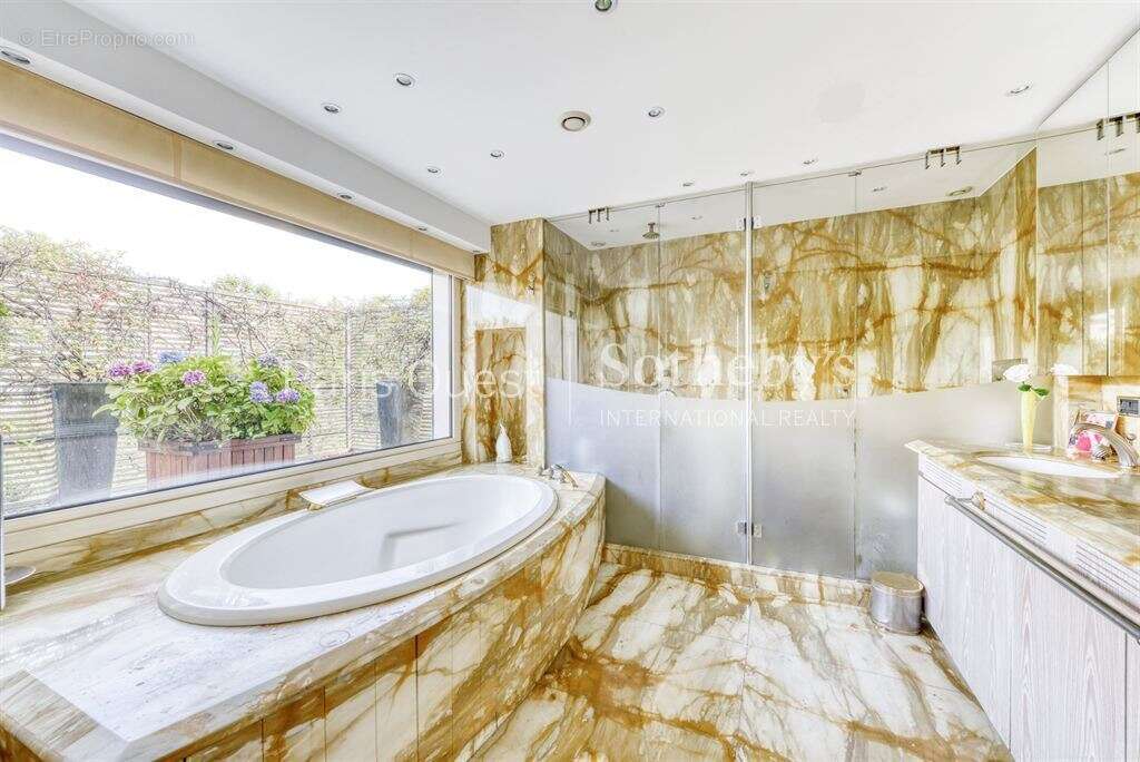 Maison à NEUILLY-SUR-SEINE